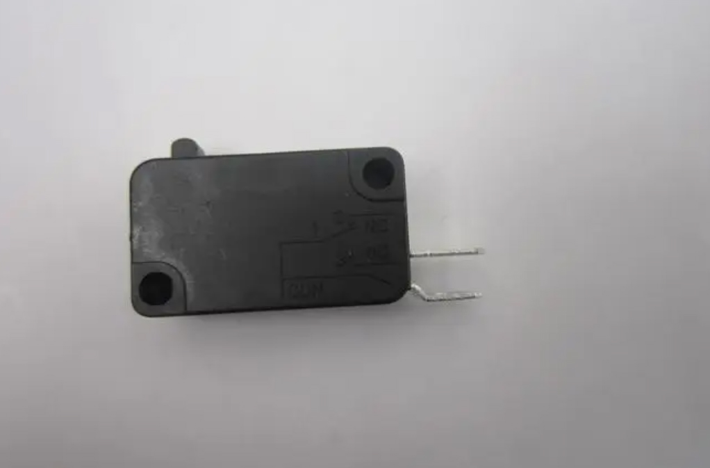 華工公司產(chǎn)品出廠(chǎng)合格率達(dá)100%，顧客滿(mǎn)意率達(dá)99%，受到用戶(hù)好評(píng)